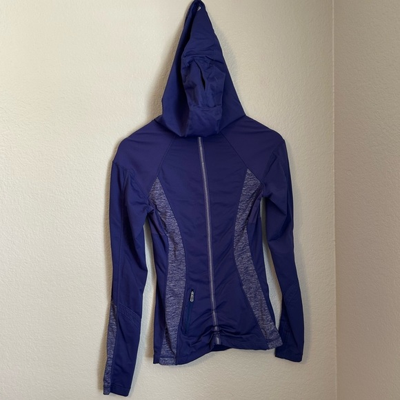 Lululemon Run For Your Life Pullover Lightweight Hoodie in Heathered Magnum, 6 - Picture 5 of 8